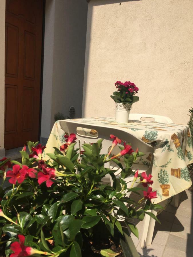 Апартаменти Casa Stefania Манделло-дель-Ларіо Екстер'єр фото