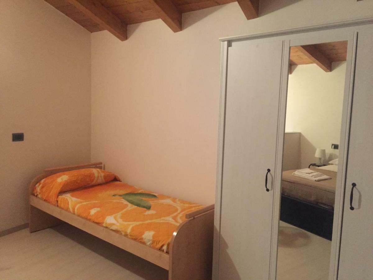 Апартаменти Casa Stefania Манделло-дель-Ларіо Екстер'єр фото